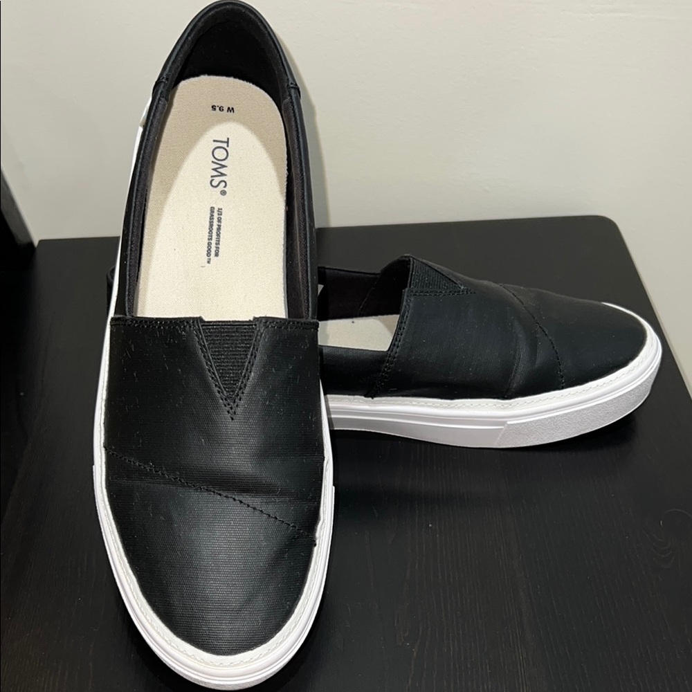 Toms Black and White Women's Sneakers